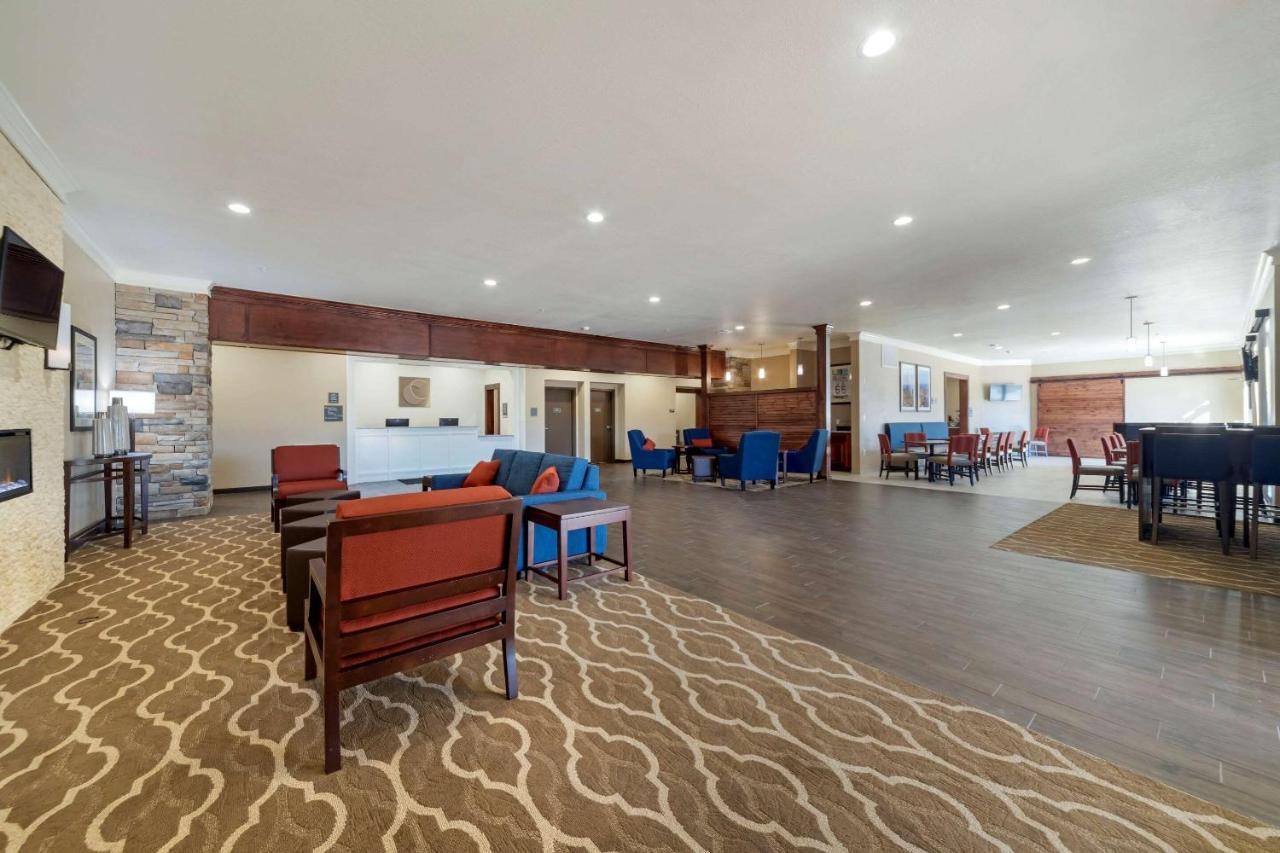 Comfort Inn & Suites Harrah Choctaw Eksteriør billede